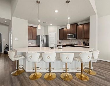 618 Ellwood Terrace Lane - Photo Thumbnail 5