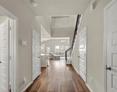 618 Ellwood Terrace Lane - Photo Thumbnail 2