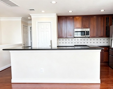3411 Clearview Circle - Photo Thumbnail 1