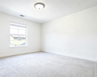 3411 Clearview Circle - Photo Thumbnail 5