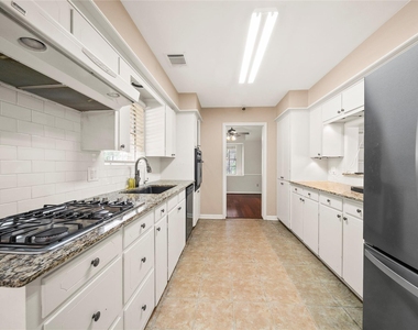 12502 Queensbury Lane - Photo Thumbnail 7