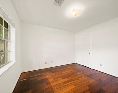 12502 Queensbury Lane - Photo Thumbnail 18