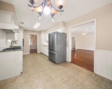 12502 Queensbury Lane - Photo Thumbnail 9