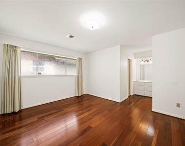 12502 Queensbury Lane - Photo Thumbnail 14
