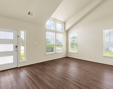 216 N Lynx Trail - Photo Thumbnail 2