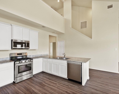 216 N Lynx Trail - Photo Thumbnail 4