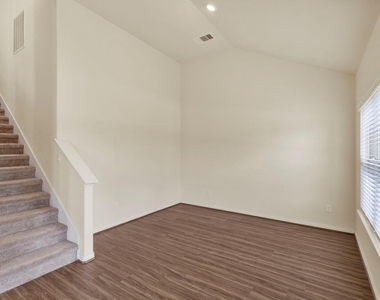 216 N Lynx Trail - Photo Thumbnail 6