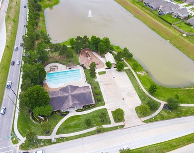 15706 Easton Gate Lane - Photo Thumbnail 2