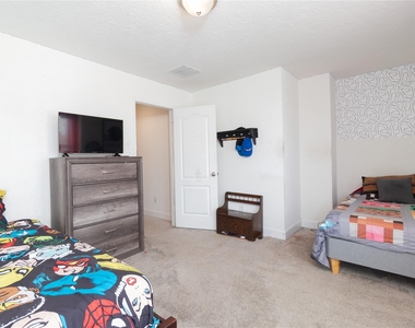 15706 Easton Gate Lane - Photo Thumbnail 23