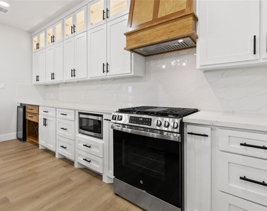 619 Chuckwagon Trail - Photo Thumbnail 13