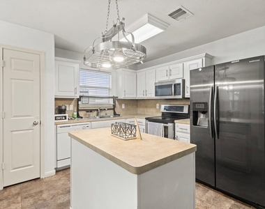 7115 Northchase Lane - Photo Thumbnail 8