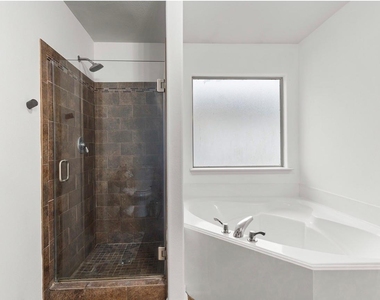 7115 Northchase Lane - Photo Thumbnail 16