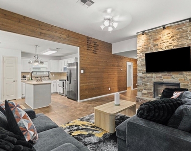 7115 Northchase Lane - Photo Thumbnail 7