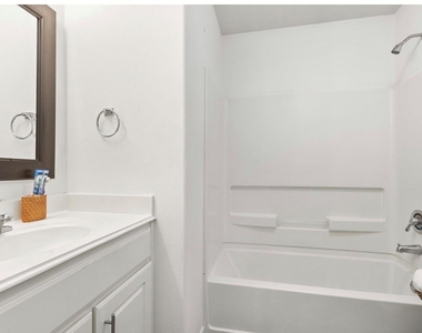 7115 Northchase Lane - Photo Thumbnail 14
