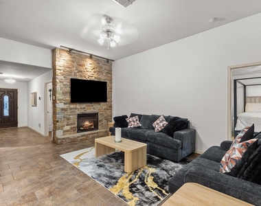 7115 Northchase Lane - Photo Thumbnail 6