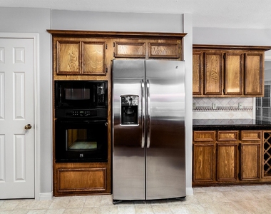 15406 Greenleaf Lane - Photo Thumbnail 4