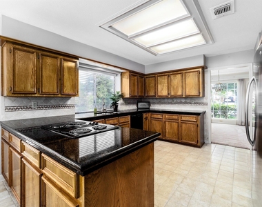 15406 Greenleaf Lane - Photo Thumbnail 3