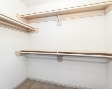 15406 Greenleaf Lane - Photo Thumbnail 11