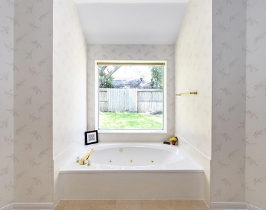 15406 Greenleaf Lane - Photo Thumbnail 10