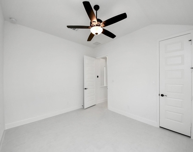 8706 Incandesce Rise Drive - Photo Thumbnail 29