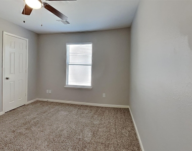4294 Medina River Loop - Photo Thumbnail 10