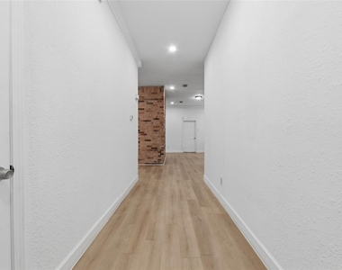 1410 Lexington Boulevard - Photo Thumbnail 5