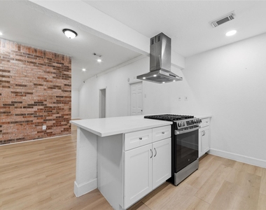 1410 Lexington Boulevard - Photo Thumbnail 17