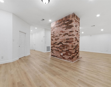 1410 Lexington Boulevard - Photo Thumbnail 13