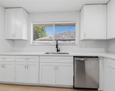 1410 Lexington Boulevard - Photo Thumbnail 15
