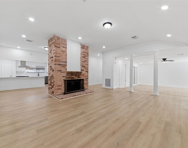1410 Lexington Boulevard - Photo Thumbnail 8