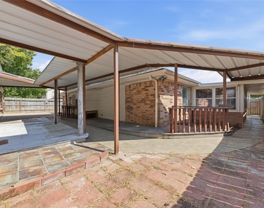 1410 Lexington Boulevard - Photo Thumbnail 2