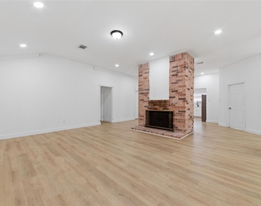 1410 Lexington Boulevard - Photo Thumbnail 7