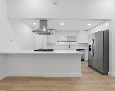 1410 Lexington Boulevard - Photo Thumbnail 14