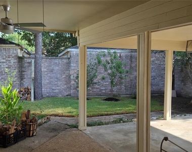 16011 Glen Mar Drive - Photo Thumbnail 11