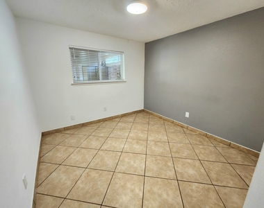 16011 Glen Mar Drive - Photo Thumbnail 18