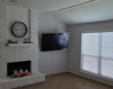 16011 Glen Mar Drive - Photo Thumbnail 2