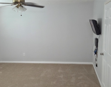 16011 Glen Mar Drive - Photo Thumbnail 4