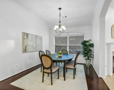 7014 Spruce View Court - Photo Thumbnail 7