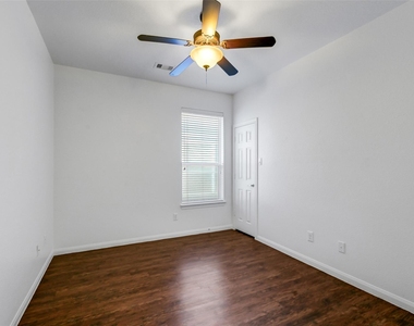 7014 Spruce View Court - Photo Thumbnail 19