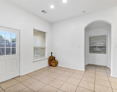7014 Spruce View Court - Photo Thumbnail 11