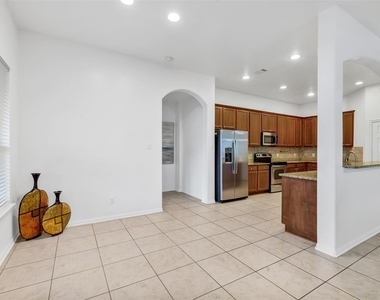7014 Spruce View Court - Photo Thumbnail 10