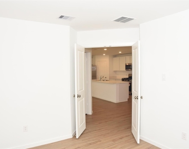 5135 Sunvalley Bend Drive - Photo Thumbnail 6