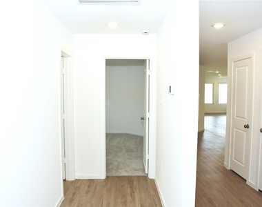 5135 Sunvalley Bend Drive - Photo Thumbnail 4