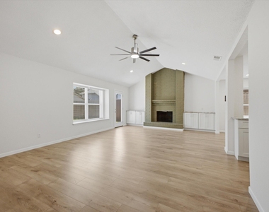 19930 Burle Oak Drive - Photo Thumbnail 5
