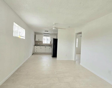 3823 Mount Pleasant St - Photo Thumbnail 4
