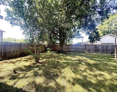 614 Live Oak Drive - Photo Thumbnail 8
