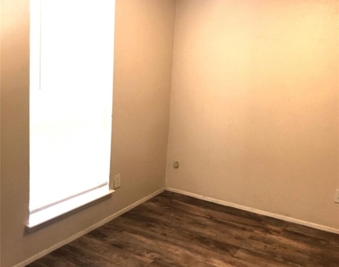 614 Live Oak Drive - Photo Thumbnail 6