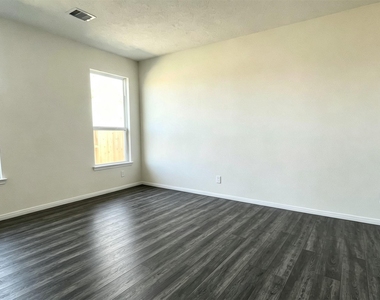 3307 Nila Creek Drive - Photo Thumbnail 13