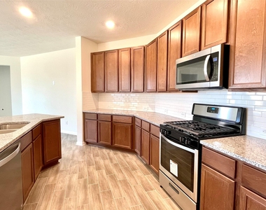 3307 Nila Creek Drive - Photo Thumbnail 12