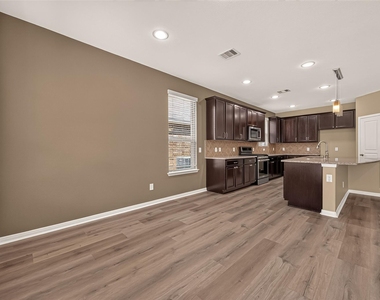 15711 Huddleston Drive - Photo Thumbnail 9
